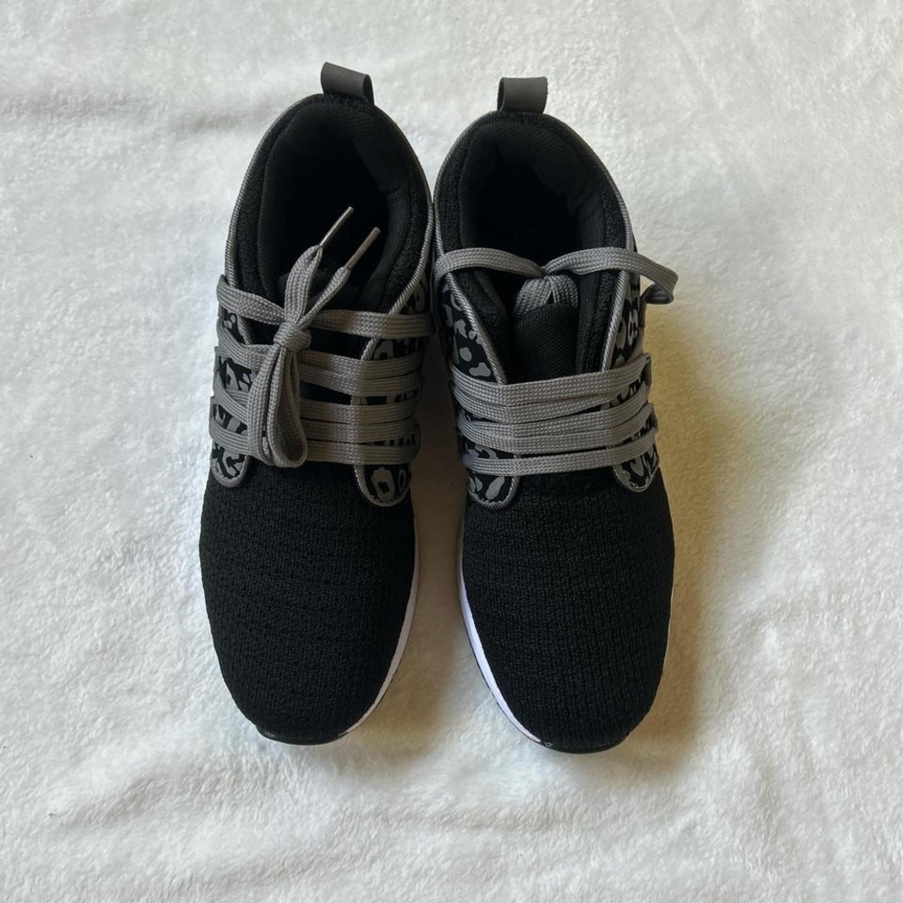 Marleylilly Grey and Black Leopard print sneakers Women's 9 Like New - Picture 3 of 5